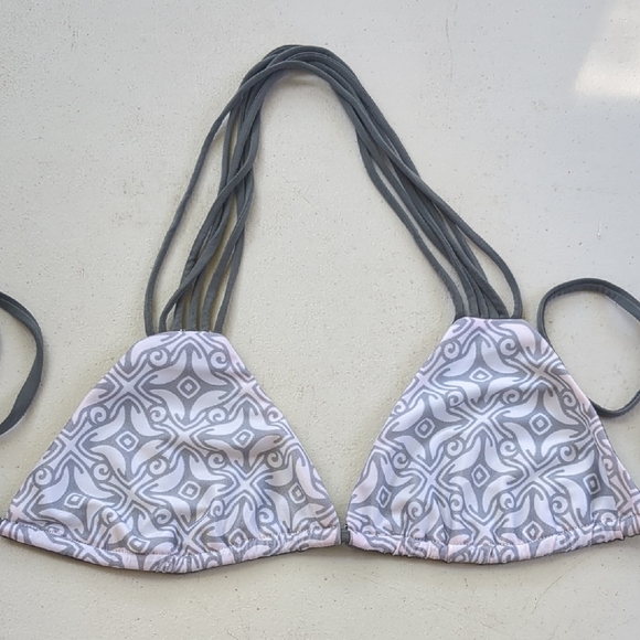 Nicolita Gray and White Baroque Bikini Top - Picture 1 of 5